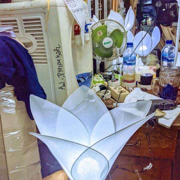 standing lampu bunga dekorasi pipa elastis