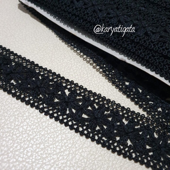 

Renda Silang Laba Laba Lebar 3 cm - Hitam (Panjang 17 Yard)