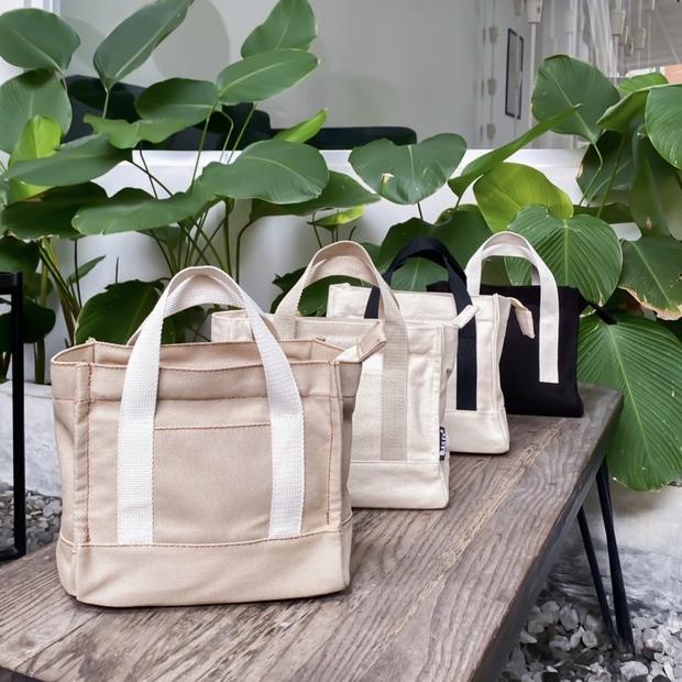 Bailey Market - Venice - Canvas Slingbag- Tas Wanita Selempang