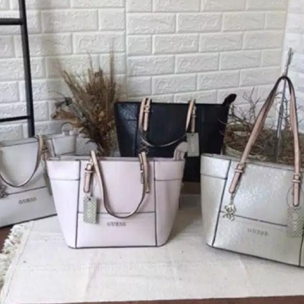 Tas Guess Delaney Holo Totebag