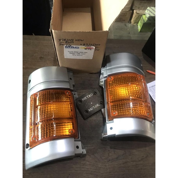 lampu reting sein sen signal corner lamp toyota rino dyna new 2000 on [mms]