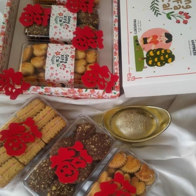 

Best Sales Hampers Kue Imlek Homemade Box Premium Isi 3 Top Persegi +Kartu Ucapan Pengiriman Cepat