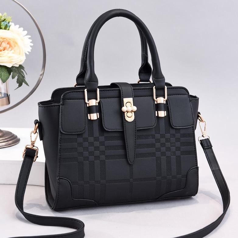 Memadukan Fungsi dan Fashion dengan Lebih Elegan. GF3101 Tas Selempang Wanita Import Premium Handbag