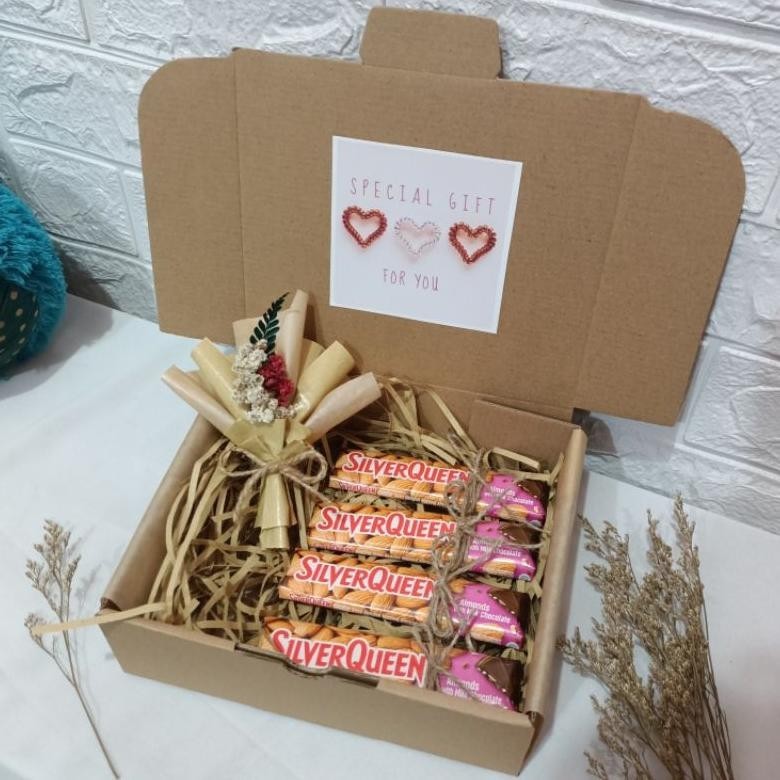 

Flash Sale Hampers Gift Box Coklat Silverqueen Kado Ulang Tahun / Anniversary / Valentine/ Wisuda / Lebaran Promo