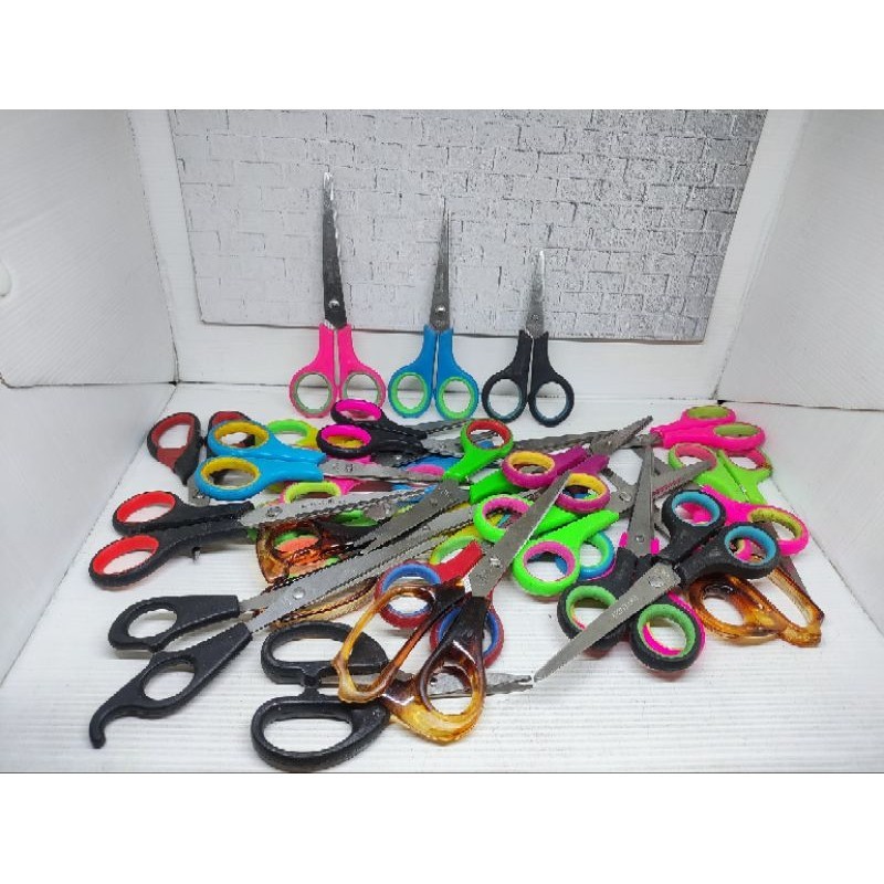 

gunting curah (3 pcs grade A) size rendom 16,14,12cm