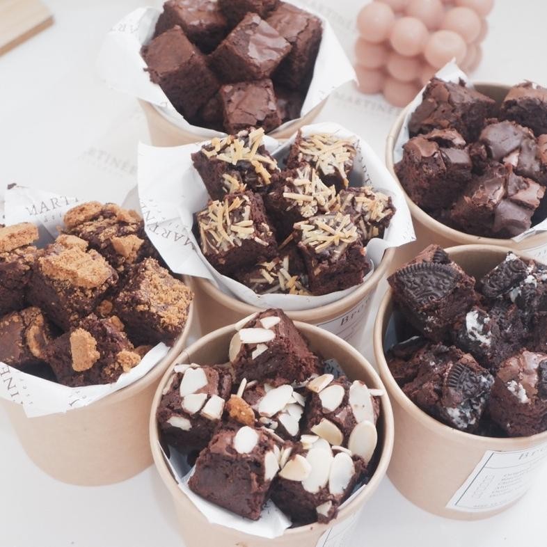 

{VALENTINE} Martinee patisserie Dark Brownies bites bucket | brownies fudgy snack dark chocolate Chinese new year imlek Hampers Gift TERLARIS