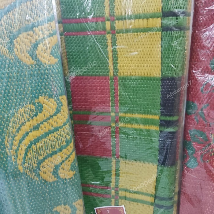 Tikar / Karpet Plastik Lipat Singa Laut Tebal Ukuran 2 X 2 Meter