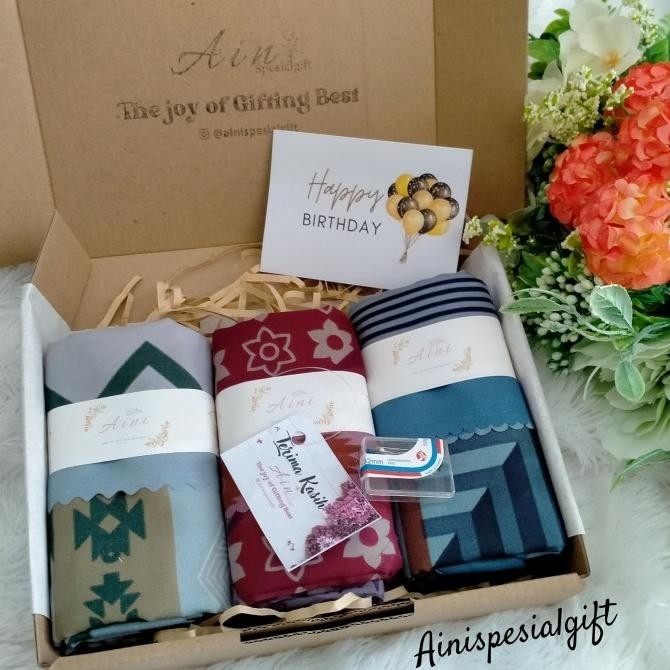 

Hampers Jilbab Kado Gift Box Ulang Tahun Wisuda Anniversary Graduation