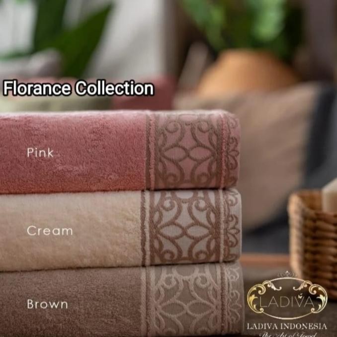 

Hampers Florance Couple Bath Towels Size 60X120 No Bordir + Box