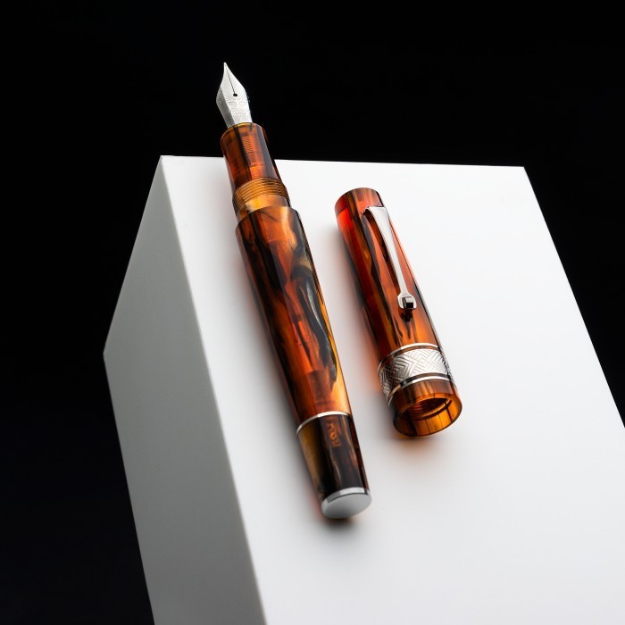 

Leonardo Officina Italiana Supernova Regular Fountain Pen