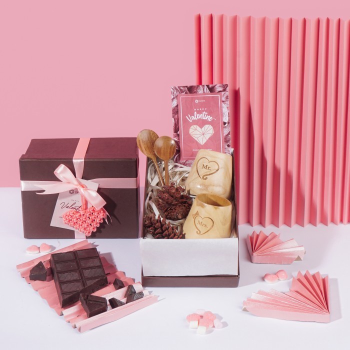 

Eksklusif Hampers Special Valentine Val Dua Dekayu + Free Card Ucapan