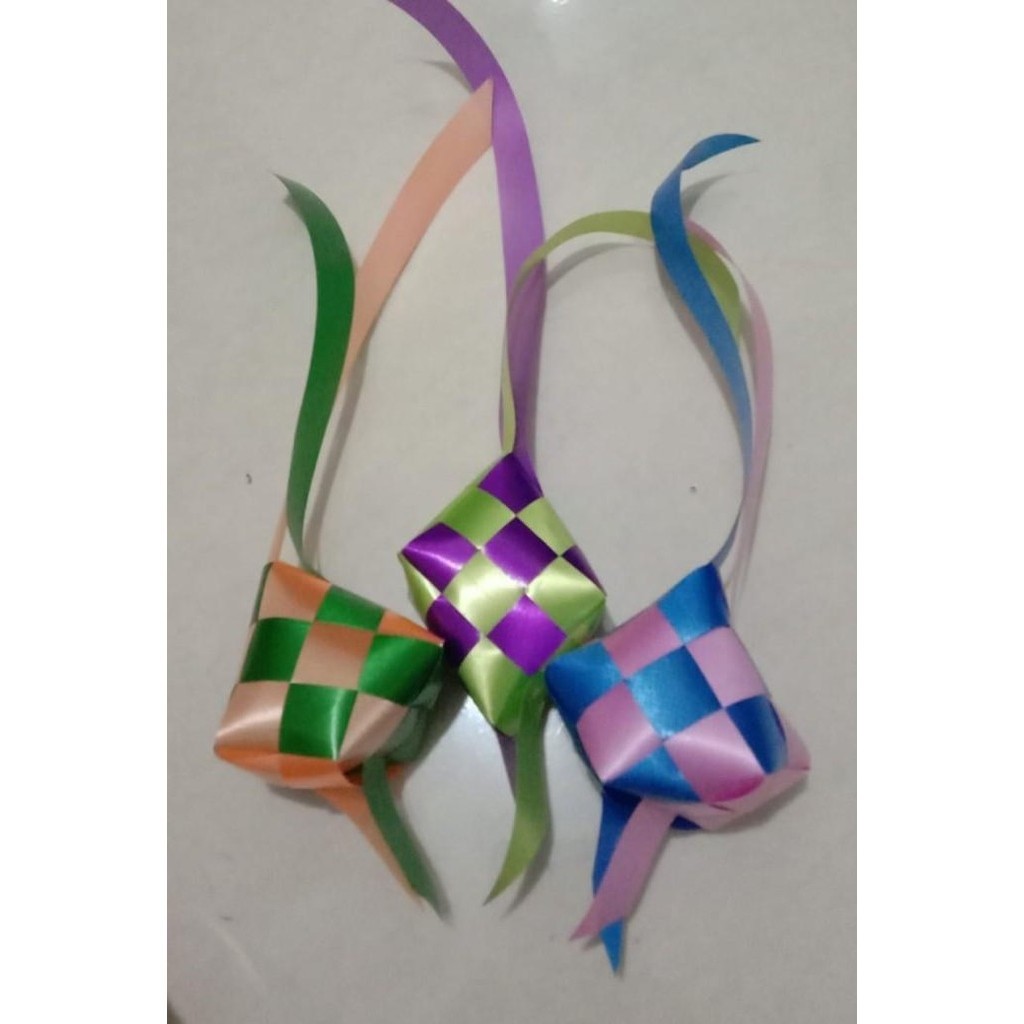 

Ketupat Besar Pita Jepang Ukuran 6X6Cm, 3 Pcs 045