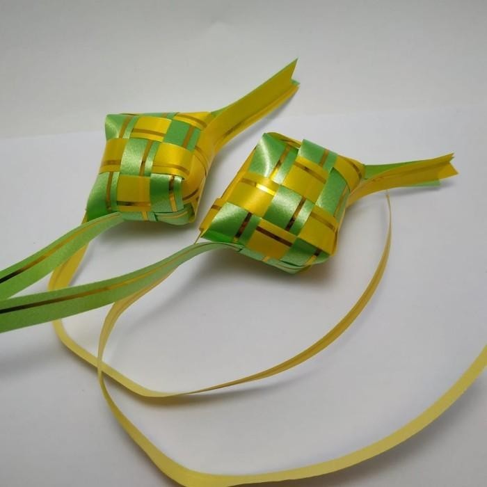 

Ketupat Hias Pita Jepang (3Cm) - Hijau M-Kuning 060