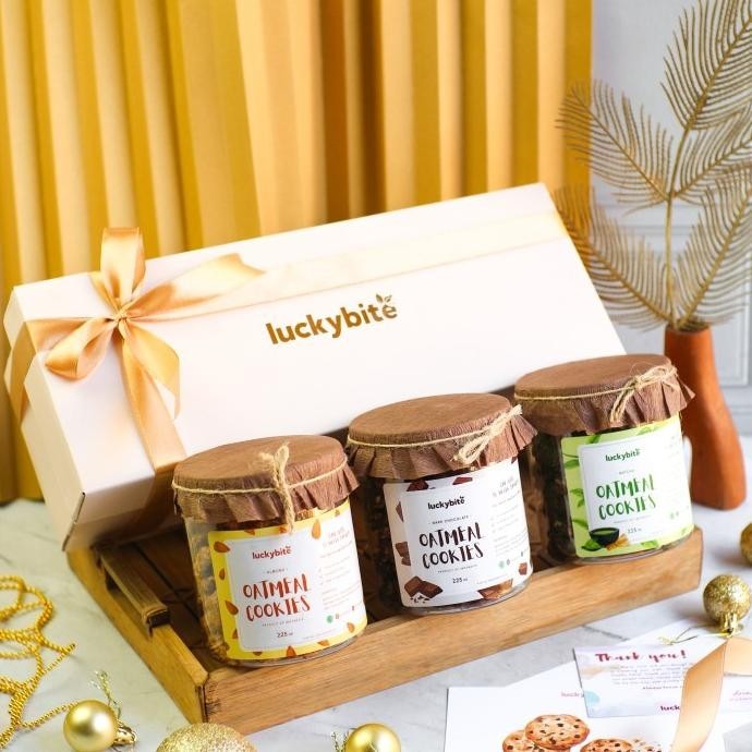 

hanya disini] Hampers / Gift Box / Kado - Semi Hardbox - Oat Cookies 3 Jar + Pita