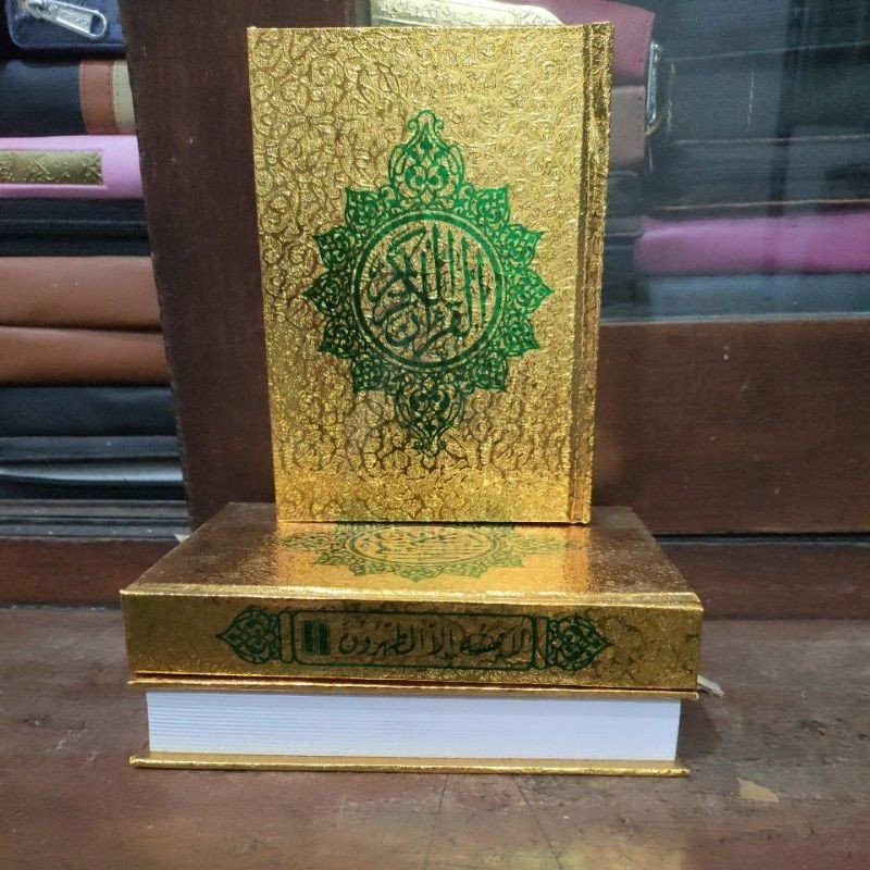 Al Qur'an Emas Metalik  A6 Offset 18baris Ayat Pojok Bergaris