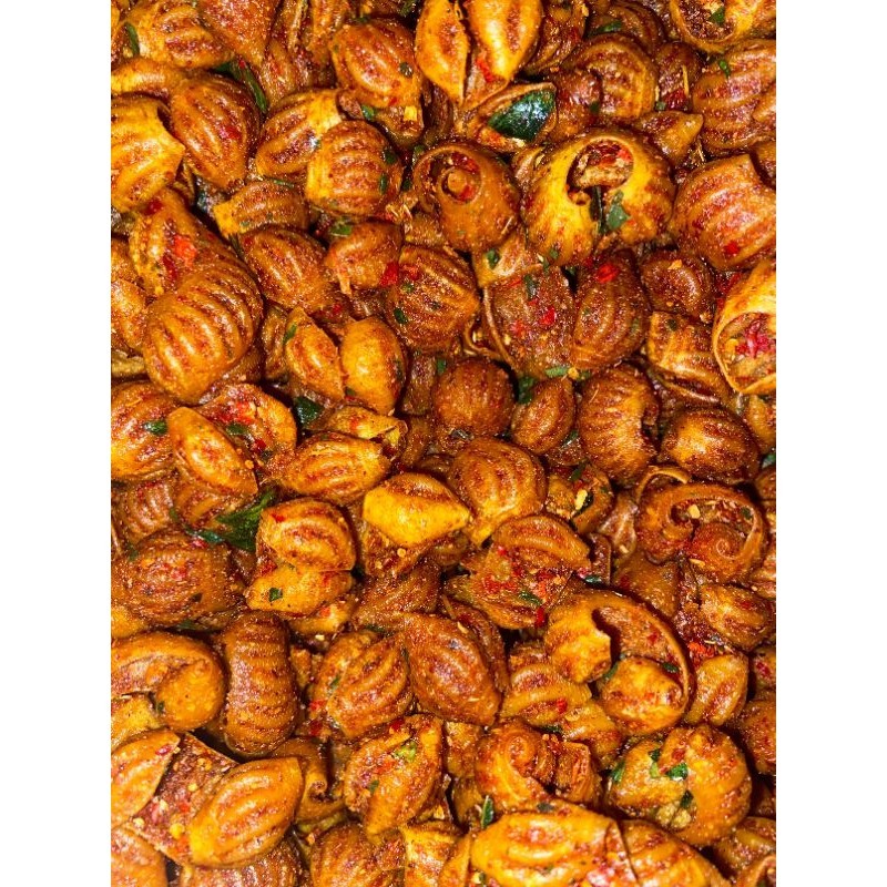 

MAKARONI KEONG CIKRUH PEDAS DAUN JERUK 250 GRAM (TANPA LABEL)