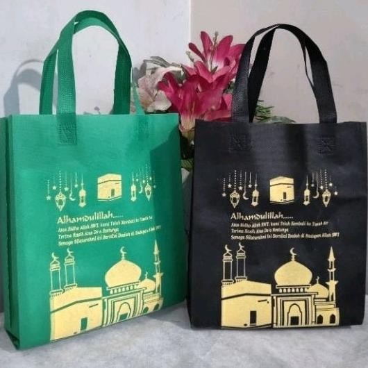 

Desain yang tak hanya indah, tapi juga terjangkau." tas oleh-oleh haji dan umroh P25xL8xT30 harga per lusin isi 12 psc ||