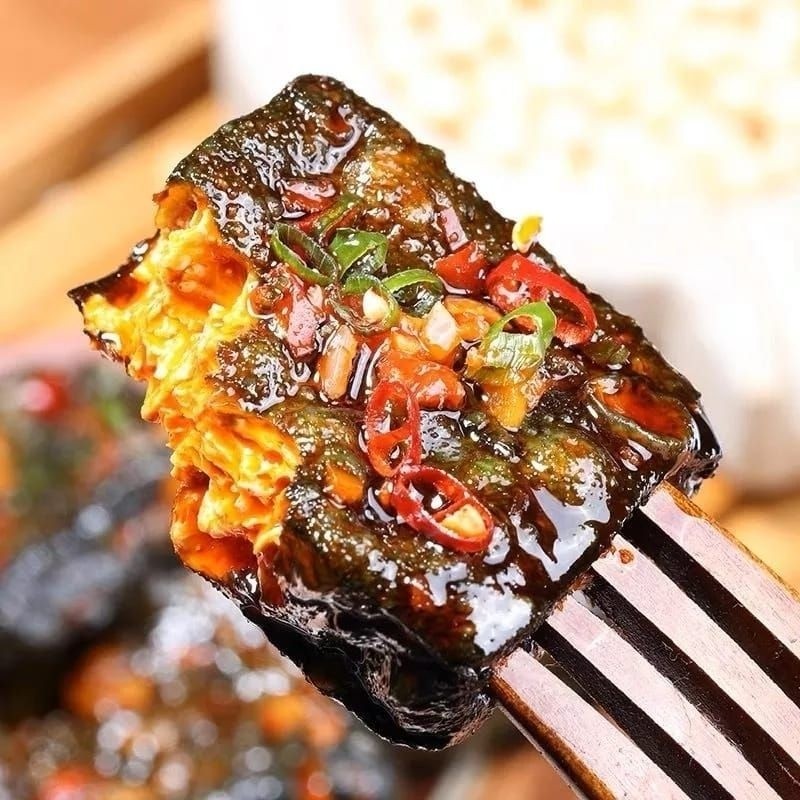 

[ IN ] stinki tofu tahu tradisional khas China halal .