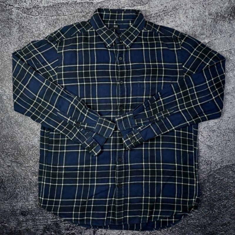 kemeja uniqlo preloved flannel navy motif kotak