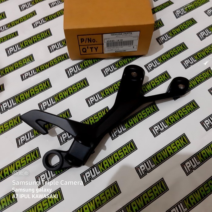 Braket Stay Footstep Belakang Kanan Ninja 250 Fi Ori
