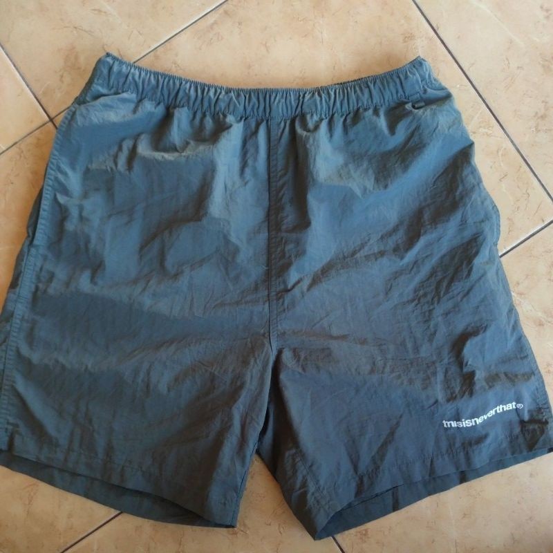 Celana pendek Thisisneverthat