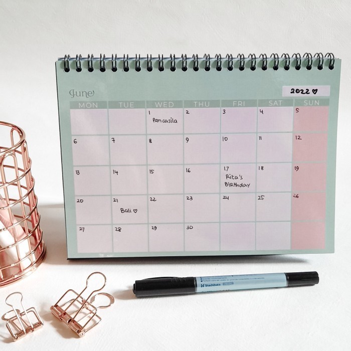 

HARGA DISC - TROUVAILLE STUDIO Calendar Erasable Planner / Kalender Meja Duduk