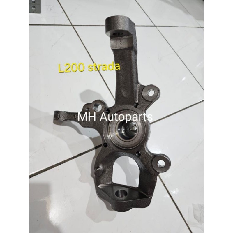 Knuckle depan L200 Strada