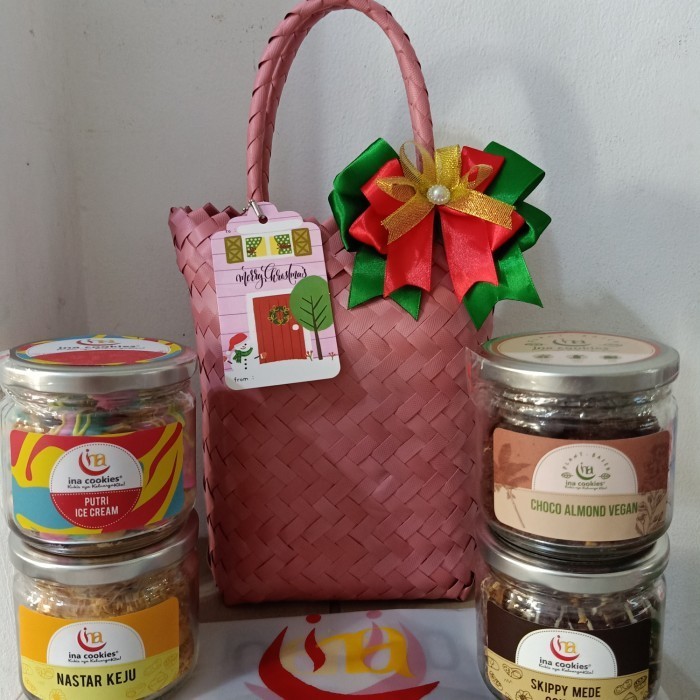 

Hampers Tas Keranjang 4 Jar Ina Cookies