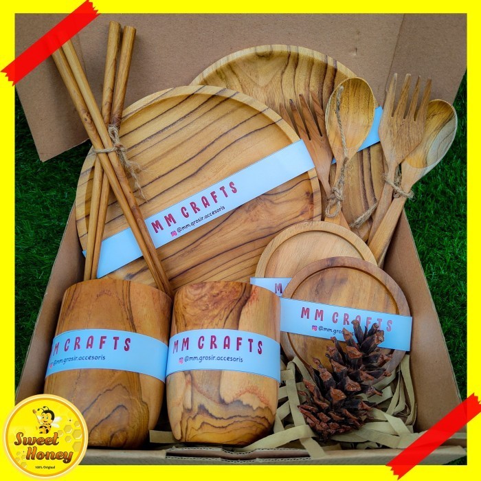 

Hampers Kayu Jati Hanasta