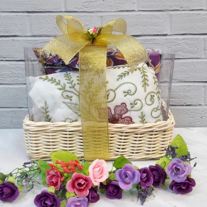 

Kado Hadiah Wanita Muslimah/Kado Hampers Mukena Bordir