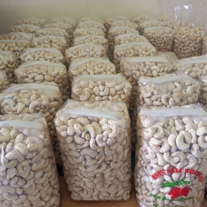 

BIG SALE kacang mete/ mede mentah super utuh 1kg asli wonogiri murah kering