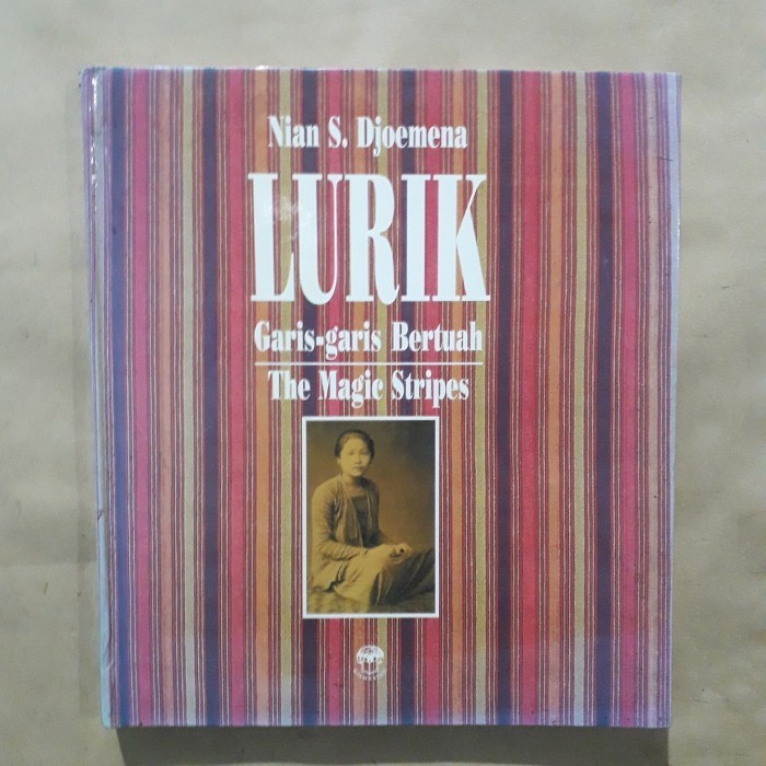 

Lurik - Garis Garis Bertuah - Nian S Djoemena
