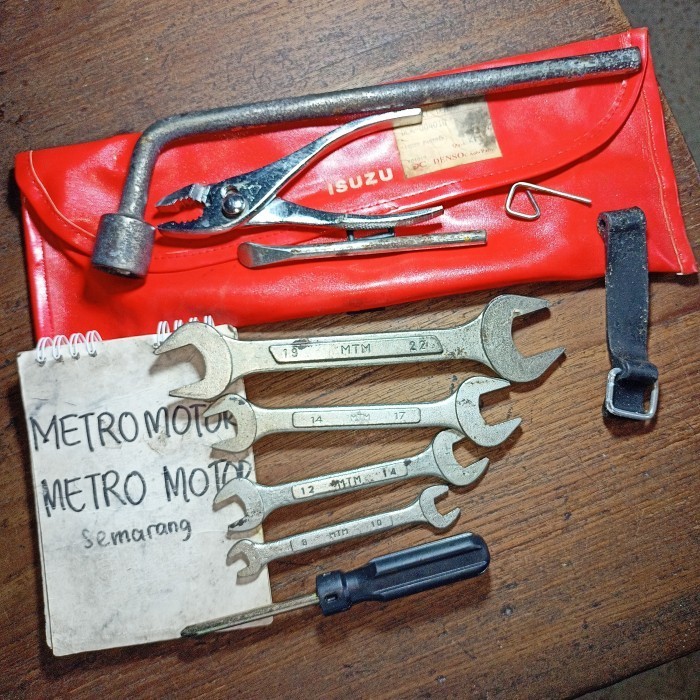 ORI Tool Kit Isuzu Panther Set Kunci Roda toolkit set
