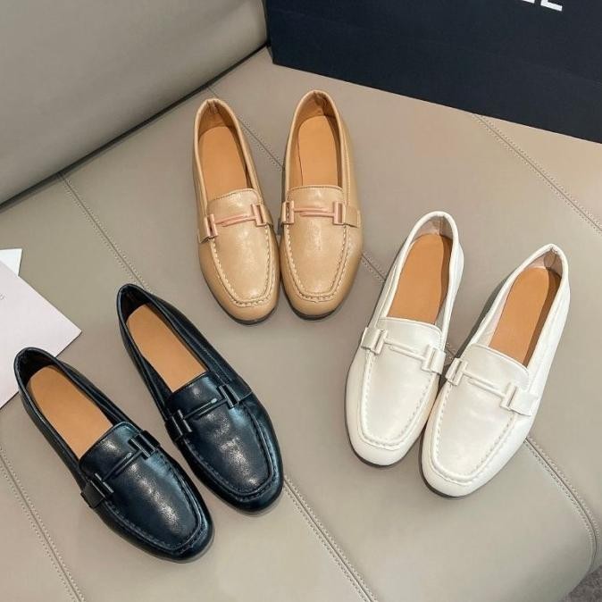 Sepatu Loafers Flat Shoes Wanita Formal Casual Kerja Polos Hitam Putih