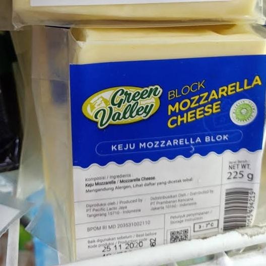 

green valley mozarella cheese block 225gr/keju blok mozarela P19A