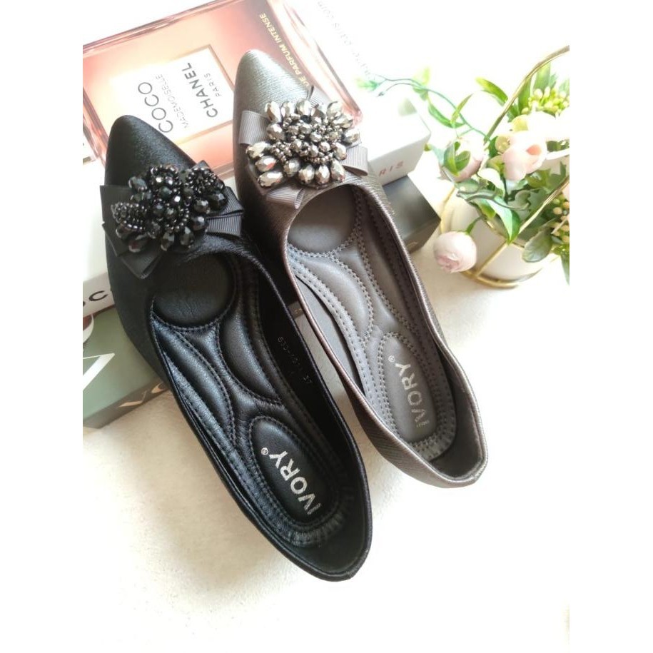 Ivory Sepatu Hak Tahu Kerja Satin Ag11 Hitam