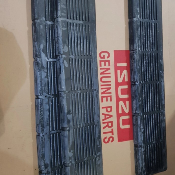 KARET INJAKAN FOOTSTEP BELAKANG MOBIL PANTHER TAHUN 1990-1998