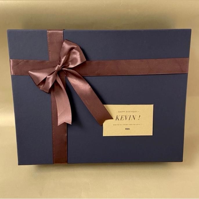 

Gift box/ kotak kado/ kotak hadiah/ kotak besar/ hampers