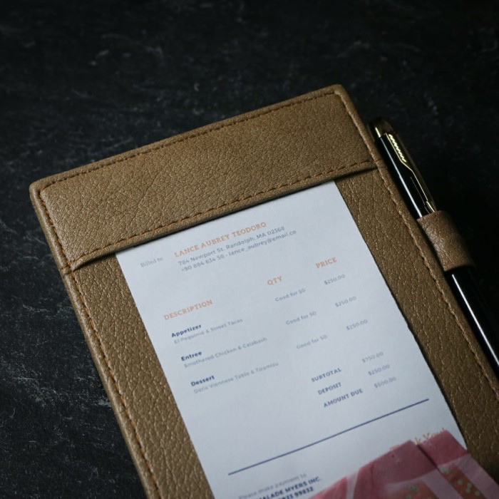 

BARANG TERLARIS CUSTOM Bill Holder Kulit Cokelat UKURAN A4