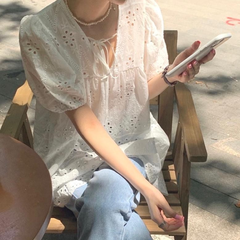 Blouse Putih Renda Wanita Korean Style