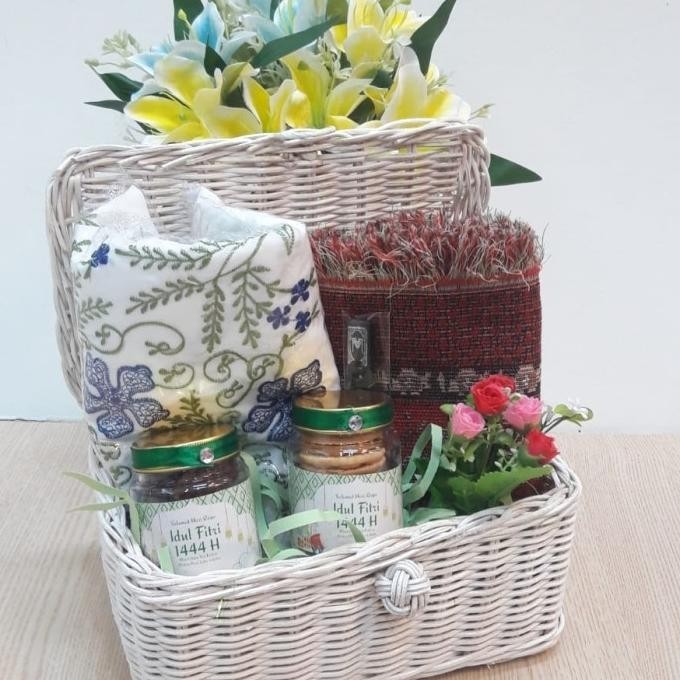 

Barang Terlaris Hampers Paket Lebaran/Parsel Ramadhan Idulfitri Chomolla
