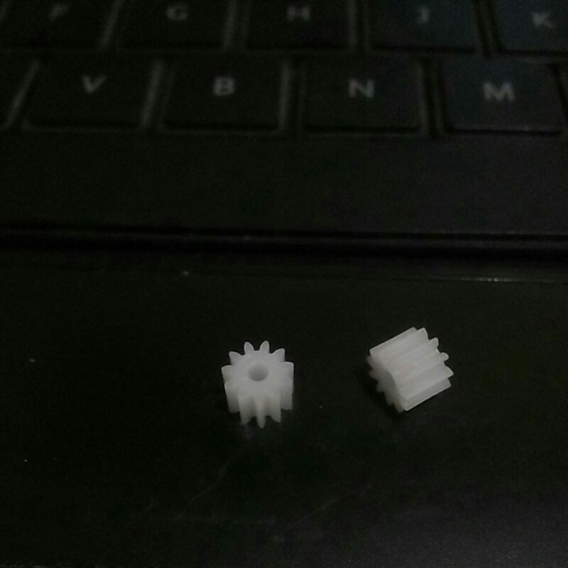 Gear plastik 11T main gear ID 2 mm OD 5.8mm