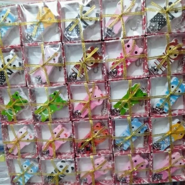 

Banyak Promooo !!! Souvenir Gunting Kuku Karakter Lucu Kemas Box Mika