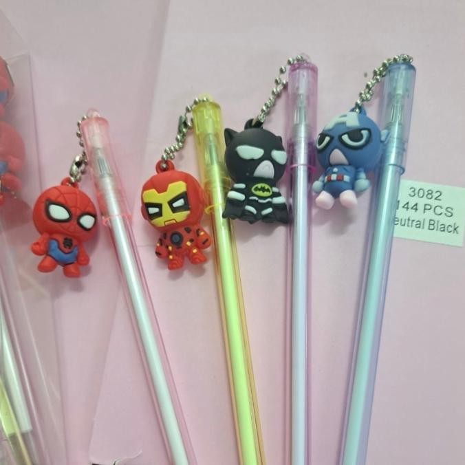 

pen gel gantungan super hero isi 12