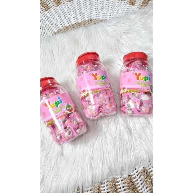 

Permen Yupi Strawberry Kiss Toples 300 Gr