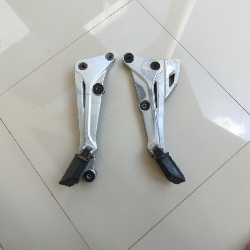 footstep postep footstep pijakan kaki belakang suzuki smash titan original