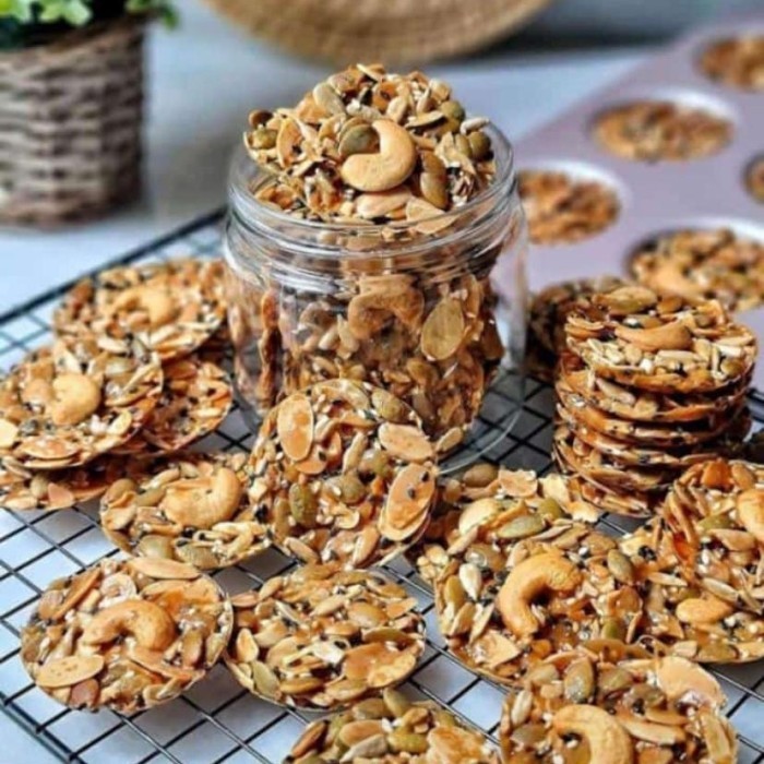 PAKET FLORENTINE COOKIES KACANG MEDE ALMOND WIJEN KUACI FLORENTA MIX