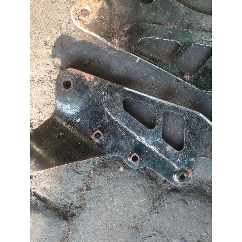 dudukan Footstep belakang Suzuki crystal original second