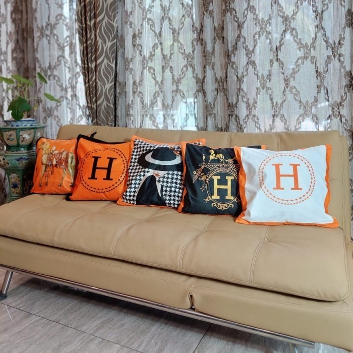 Ready Sarung bantal Hermes. Made in china.