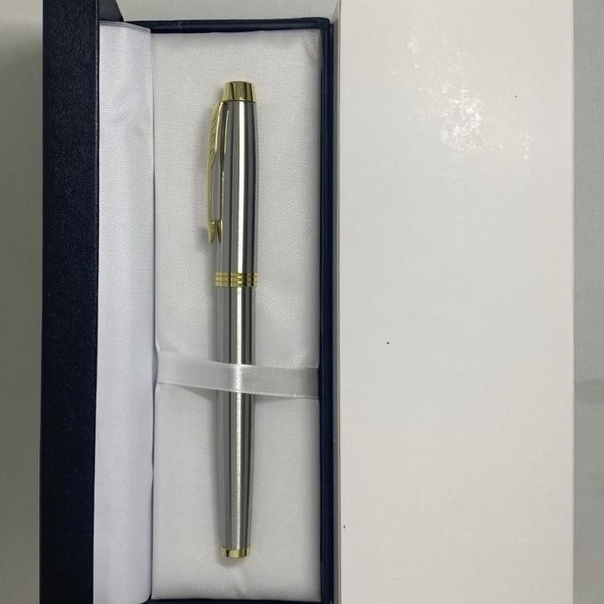 

Pulpen Esklusif Model Parker IM Rollerball KW Chrome Trim TA